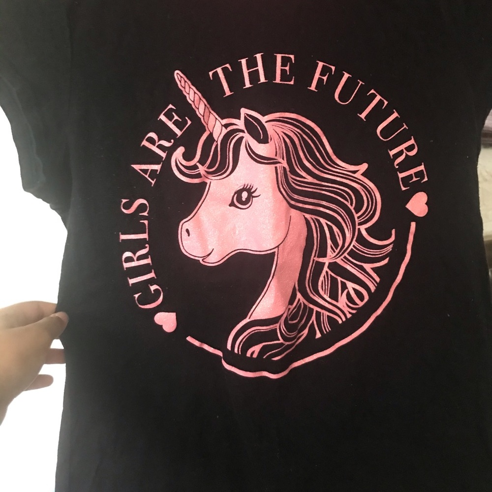 Black short sleeve shirt